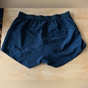 Outdoor Voices relay short